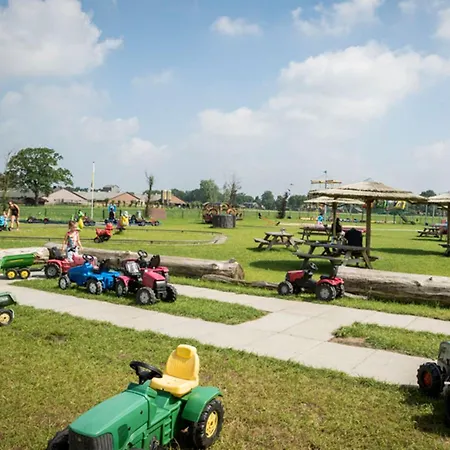 Houtlodge 18 Persons 부투이젠