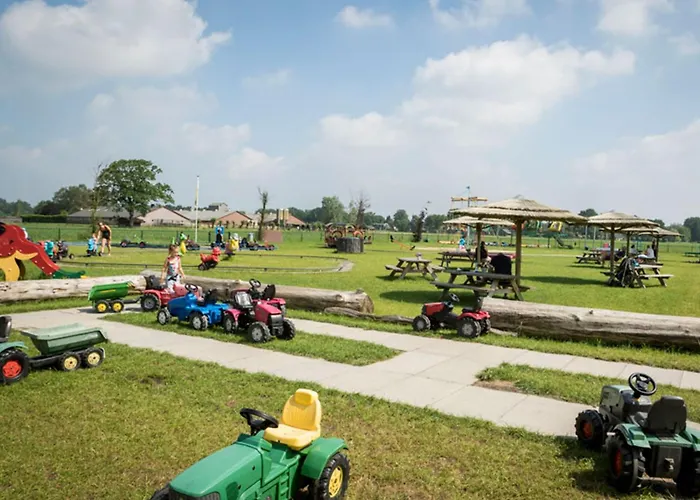 Houtlodge 18 Persons Voorthuizen